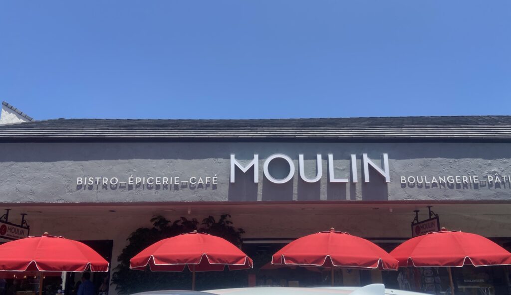 Newport BeachのMOULIN外観（フレンチベーカリー＆カフェ）