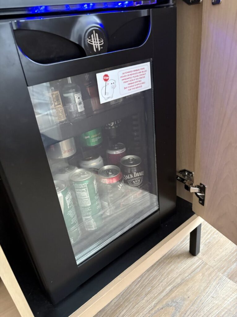 ヴァージンホテルOpal Tower 9階の客室にあった冷蔵庫