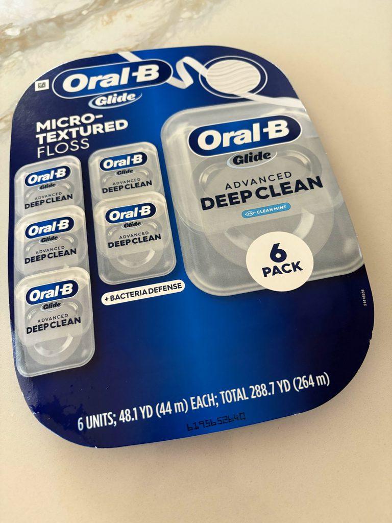 アメリカのコストコで購入したOral-B Glide Advanced Deep Cleanデンタルフロスのパッケージ表面