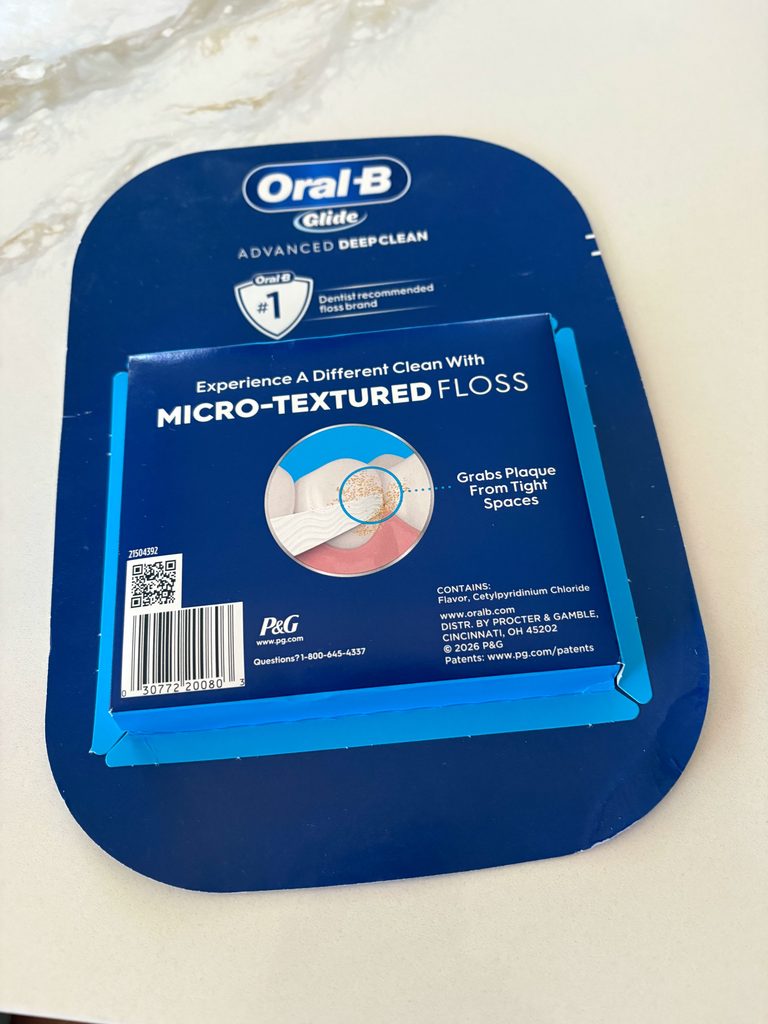 アメリカのコストコで購入したOral-B Glide Advanced Deep Cleanデンタルフロスのパッケージ裏面