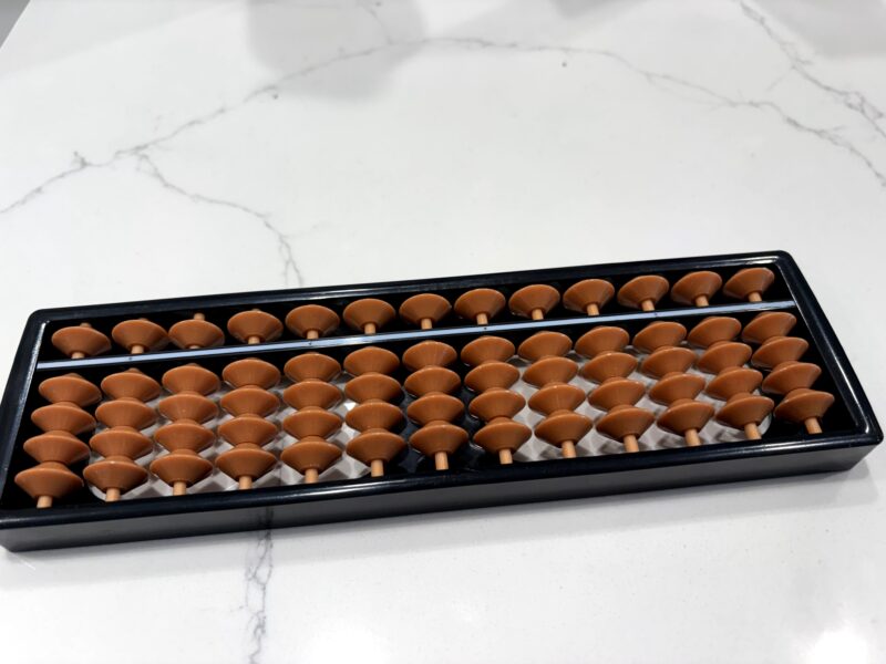 日本のダイソーで購入したそろばん